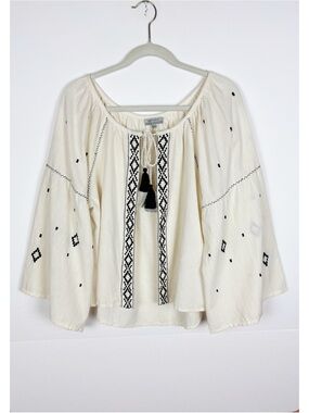 World Market Drop Shoulder
Embroidered Bohemian Peasant Cardi Top
Size L/XL